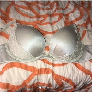 Victoria’s secret Fabulous push up bra 32C✨